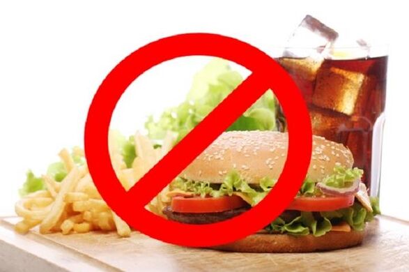 Dacă aveți gastrită, sunt interzise alimentele de tip fast-food și băuturile carbogazoase